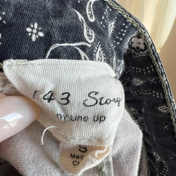 Black and Cream Western Bandana Patterned Skirt - Picture 3 of 4